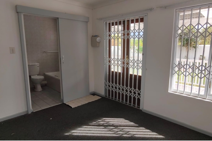 To Let 4 Bedroom Property for Rent in Heather Park Western Cape